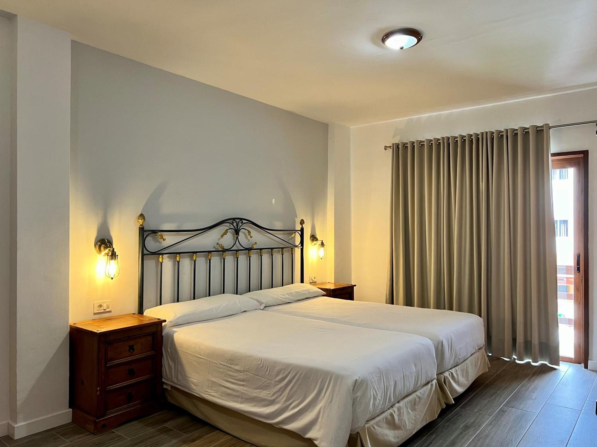 Apartamentos ฟรอนเตรา ภายนอก รูปภาพ