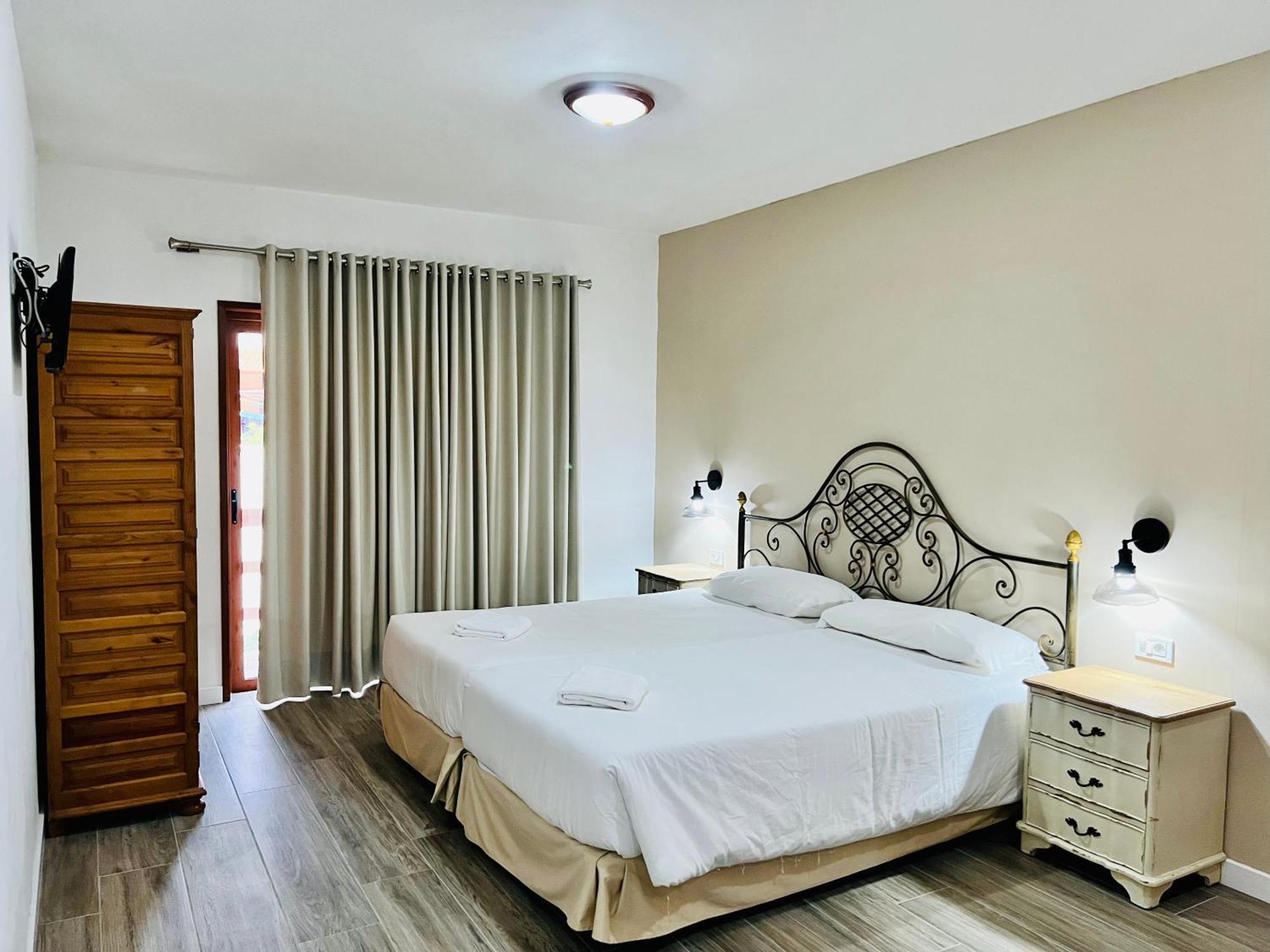 Apartamentos ฟรอนเตรา ภายนอก รูปภาพ